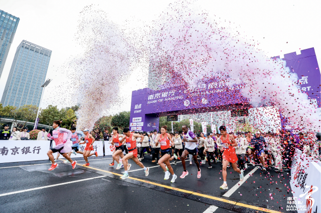 Nanjing Marathon succeed while keeping a low profile：： Comprehensive upgrades of drinking water
